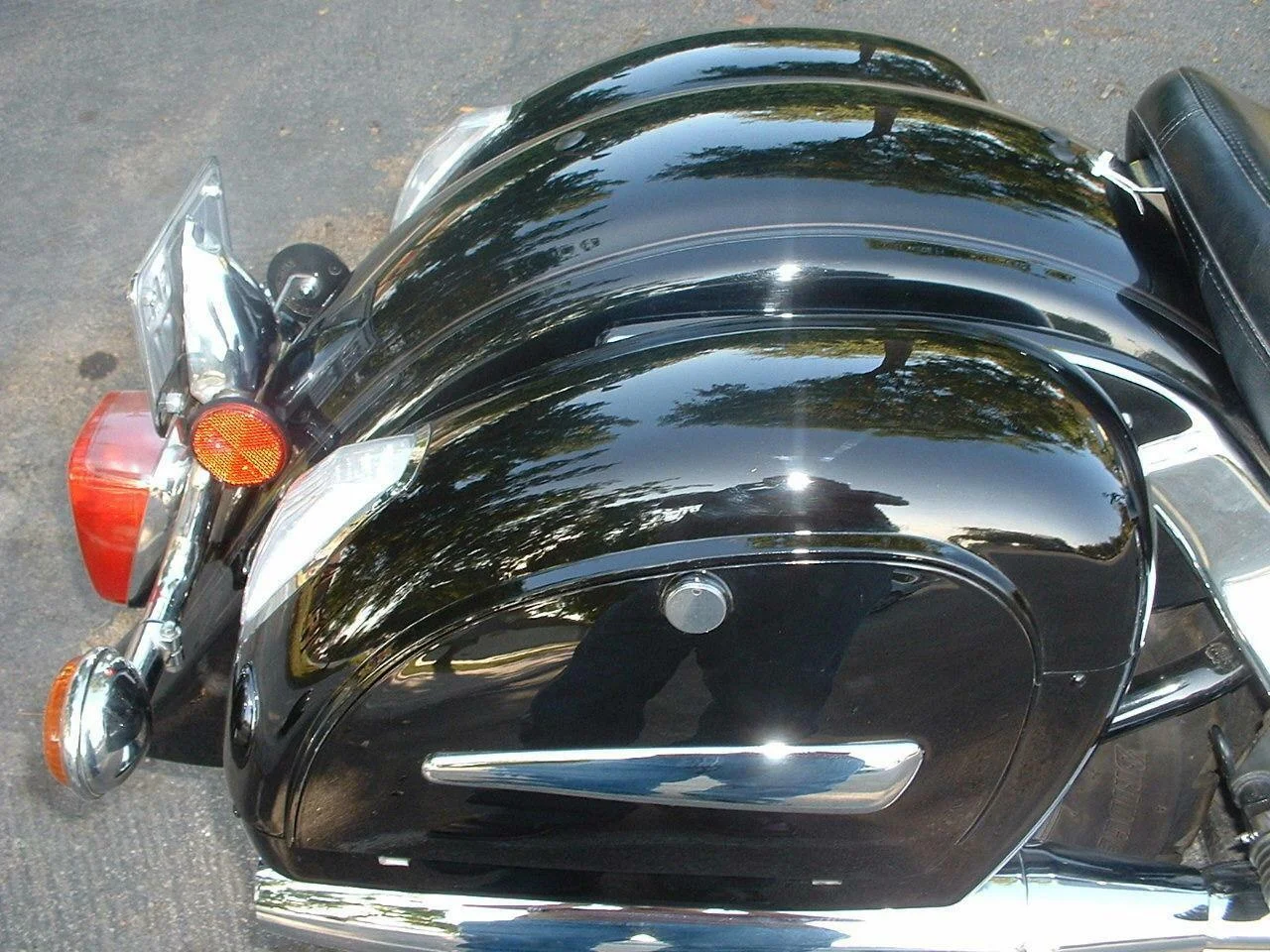 Mutazu Vivid Black LN Universal Hard Bag Saddlebags For Honda Suzuki Kawasaki Harley Yamaha Victory