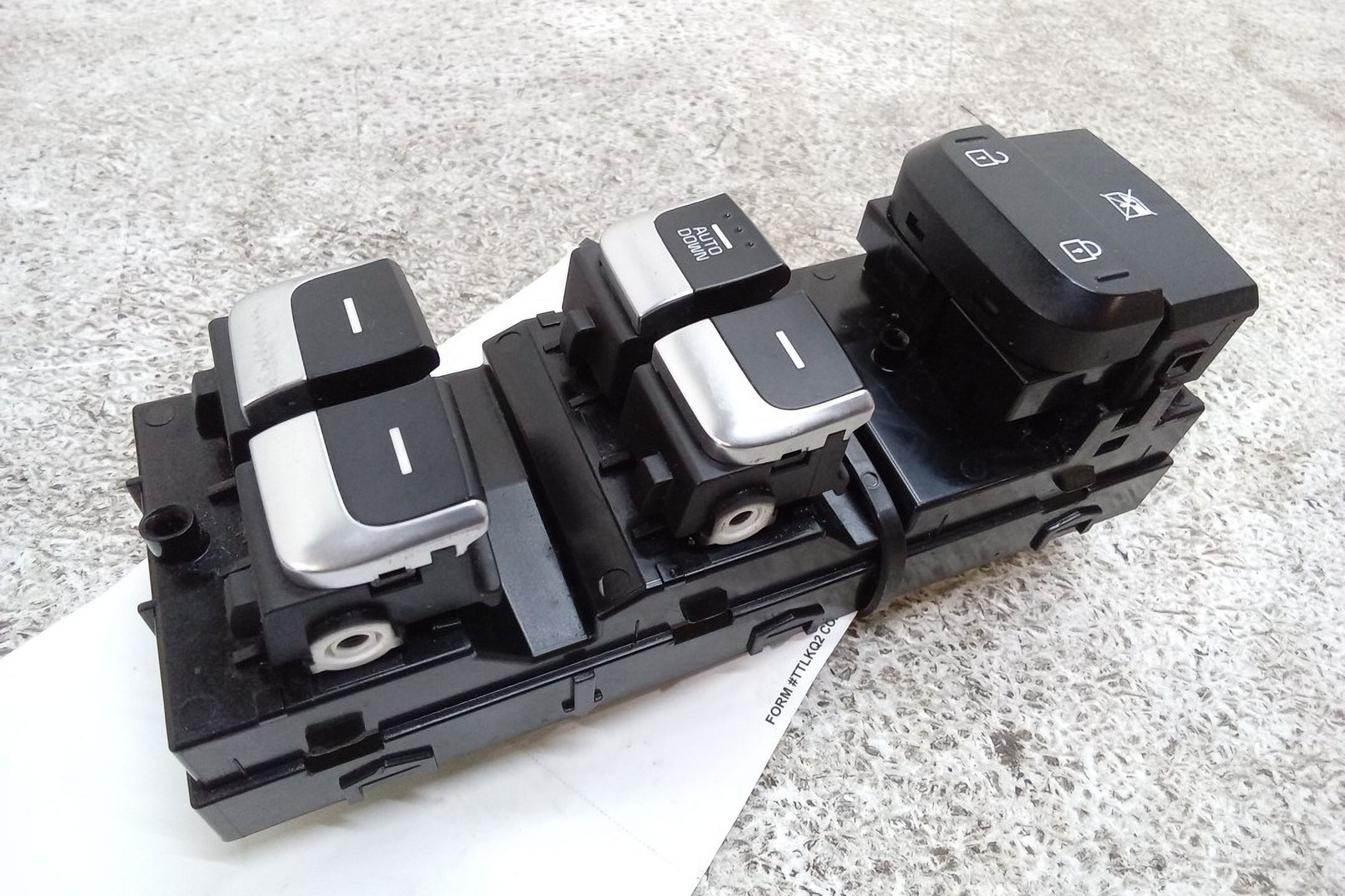 Pre-Owned 2020 Kia Sportage Driver Side Master Window Switch 93571-D9200 OEM (Good)