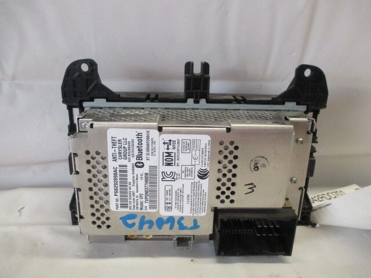 Pre-Owned 2017 Dodge Durango AM FM Radio Receiver w/Display OEM (Good)