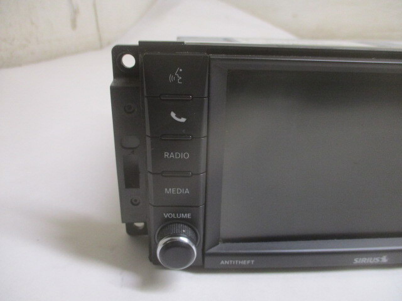 Pre-Owned Dodge Caravan Single Disc CD DVD Satellite Player Radio RHB OEM LKQ (Good)
