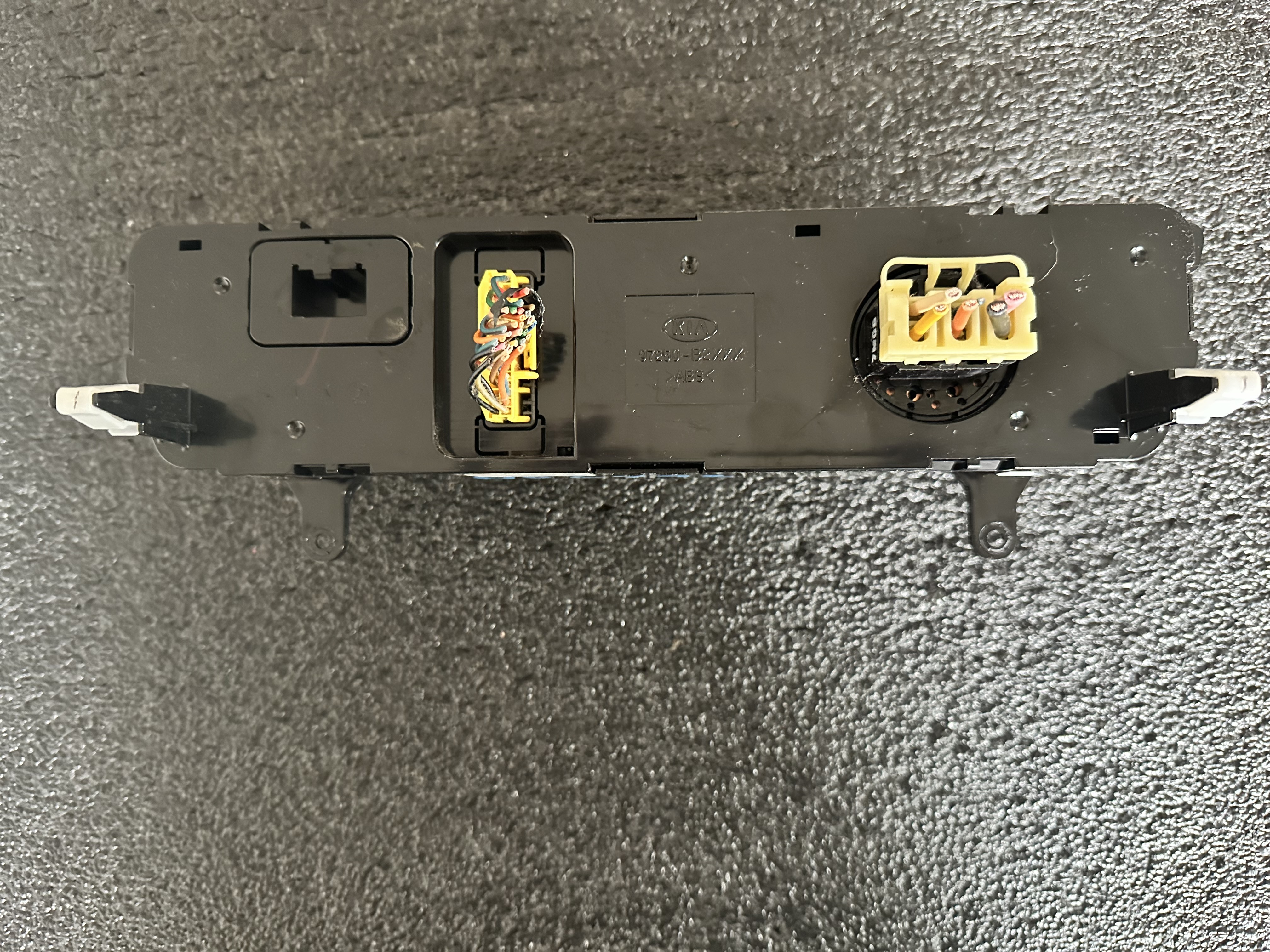 Pre-Owned 2017-2019 Kia Soul Heater AC Temperature Control Unit OEM LKQ (Good)