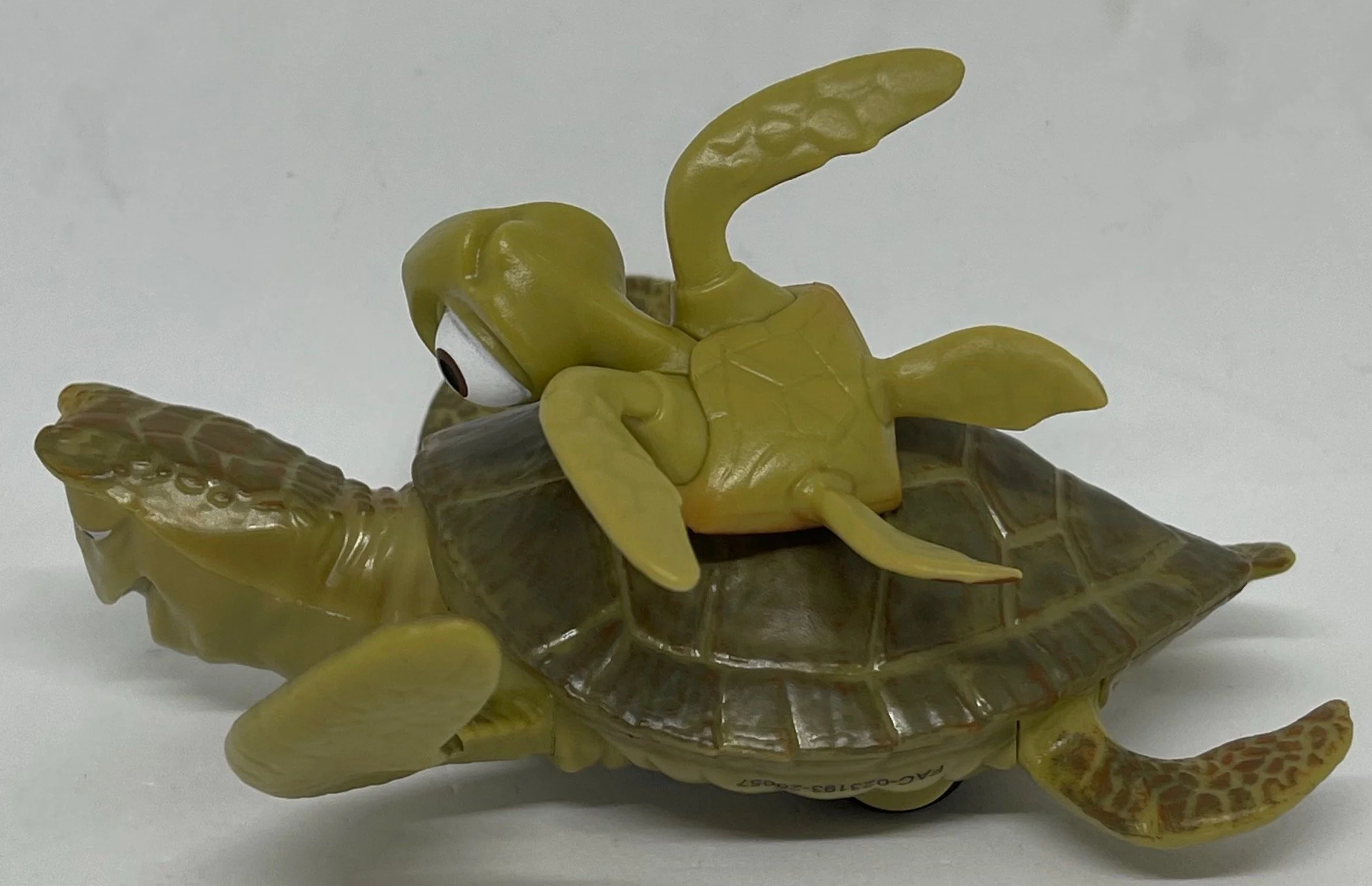 Disney Parks Finding Nemo Crush and Squirt Turtle Pullback Vehicle Toy New