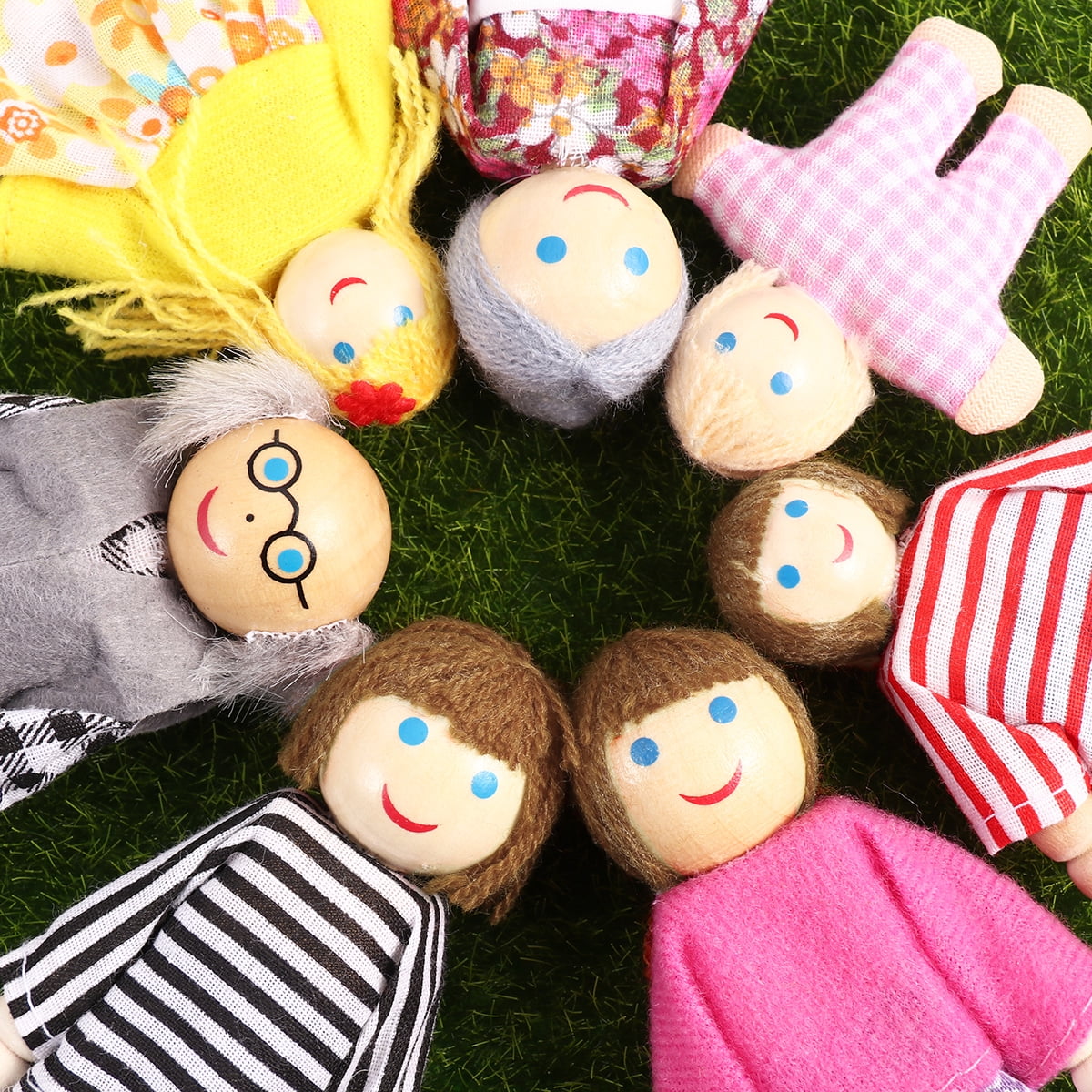 TOYMYTOY 7pcs Wooden Dolls Pretend Play Set Dolls Family for Children Kids Figure Toy Mini House Gift