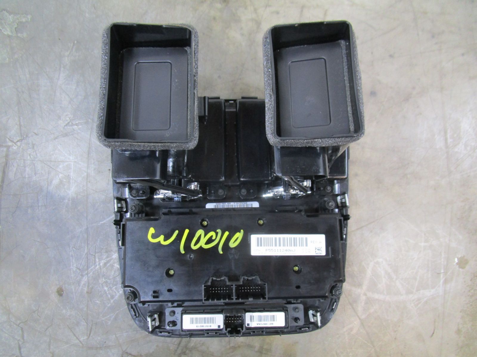 Pre-Owned 17 18 19 20 2017-2020 Dodge Caravan Front 3 Zone Heater & AC Control Unit OEM (Good)