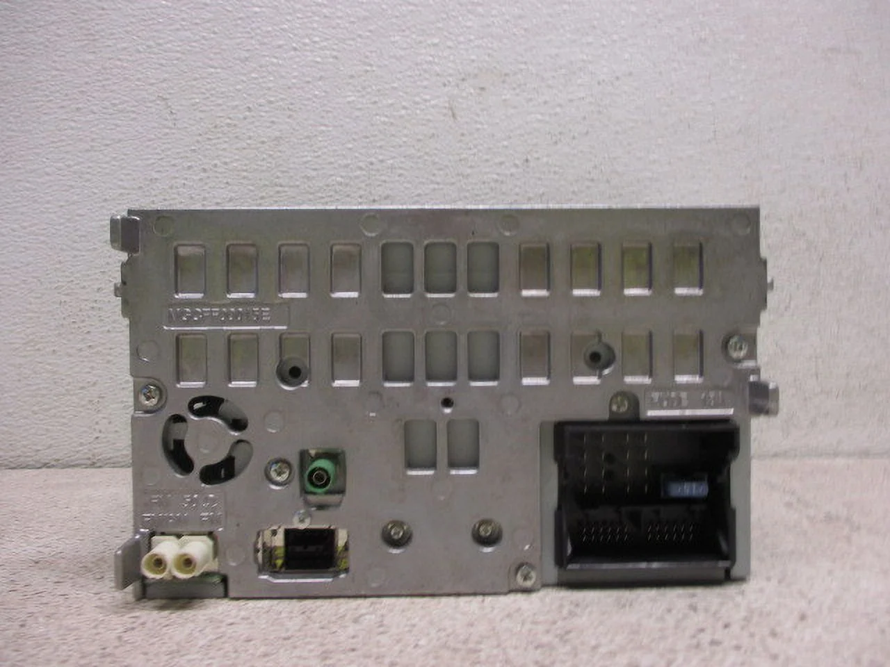 Pre-Owned 2014 Audi Q5 AM FM CD SAT Radio Receiver 8R1035186Q OEM LKQ (Good)