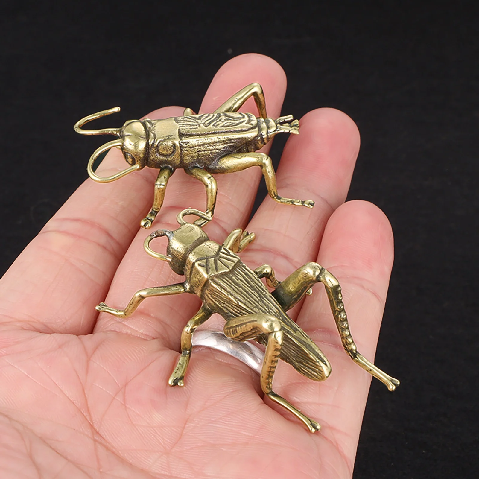 Hadanceo Brass Figurine Clear Carved Handmade Antique Style Copper Miniature Cricket Statue Desktop Ornament Crafts Bedroom Decor