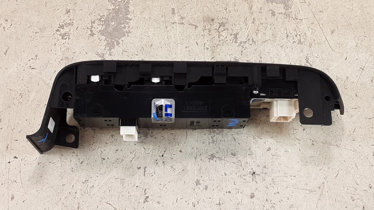 Pre-Owned 2014-2016 Kia Soul Drivers LH Front Master Window Lock Switch OEM LKQ - Verify Specific Vehicle Fitment In Description - (Good)