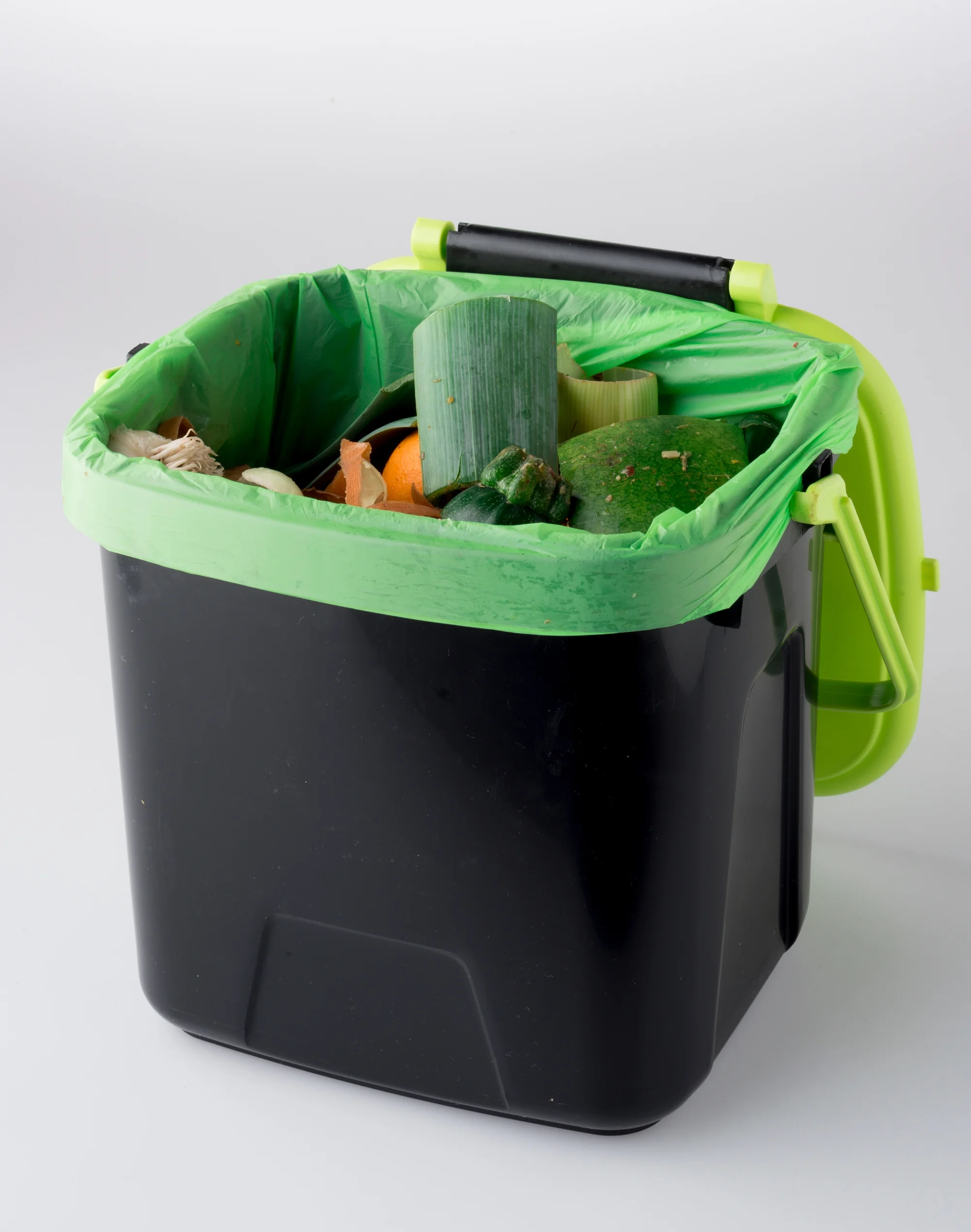 MAZE 1.85 Gallon Kitchen Caddie with MAZE Corn Bags