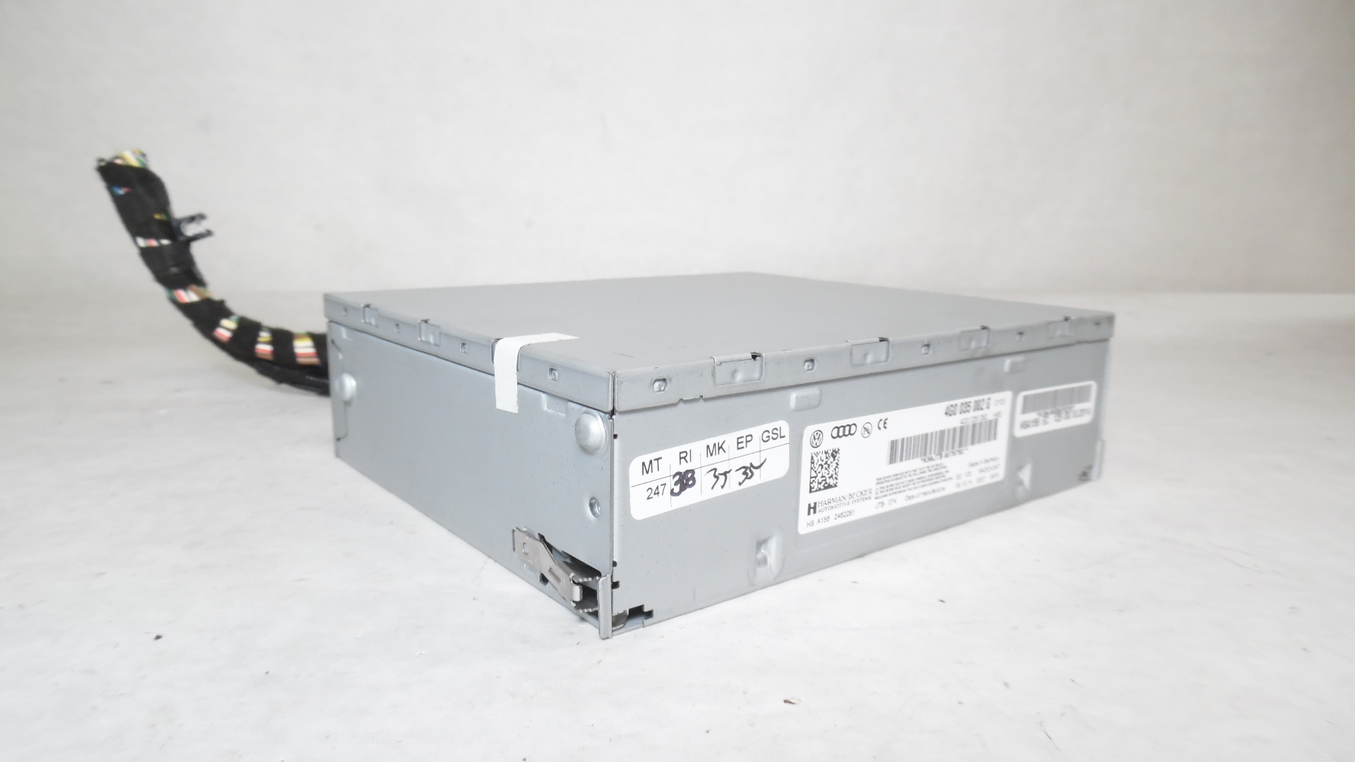 Pre-Owned 2009-2016 Audi Q5 Radio Media Receiver Trunk Mounted OEM (Good)