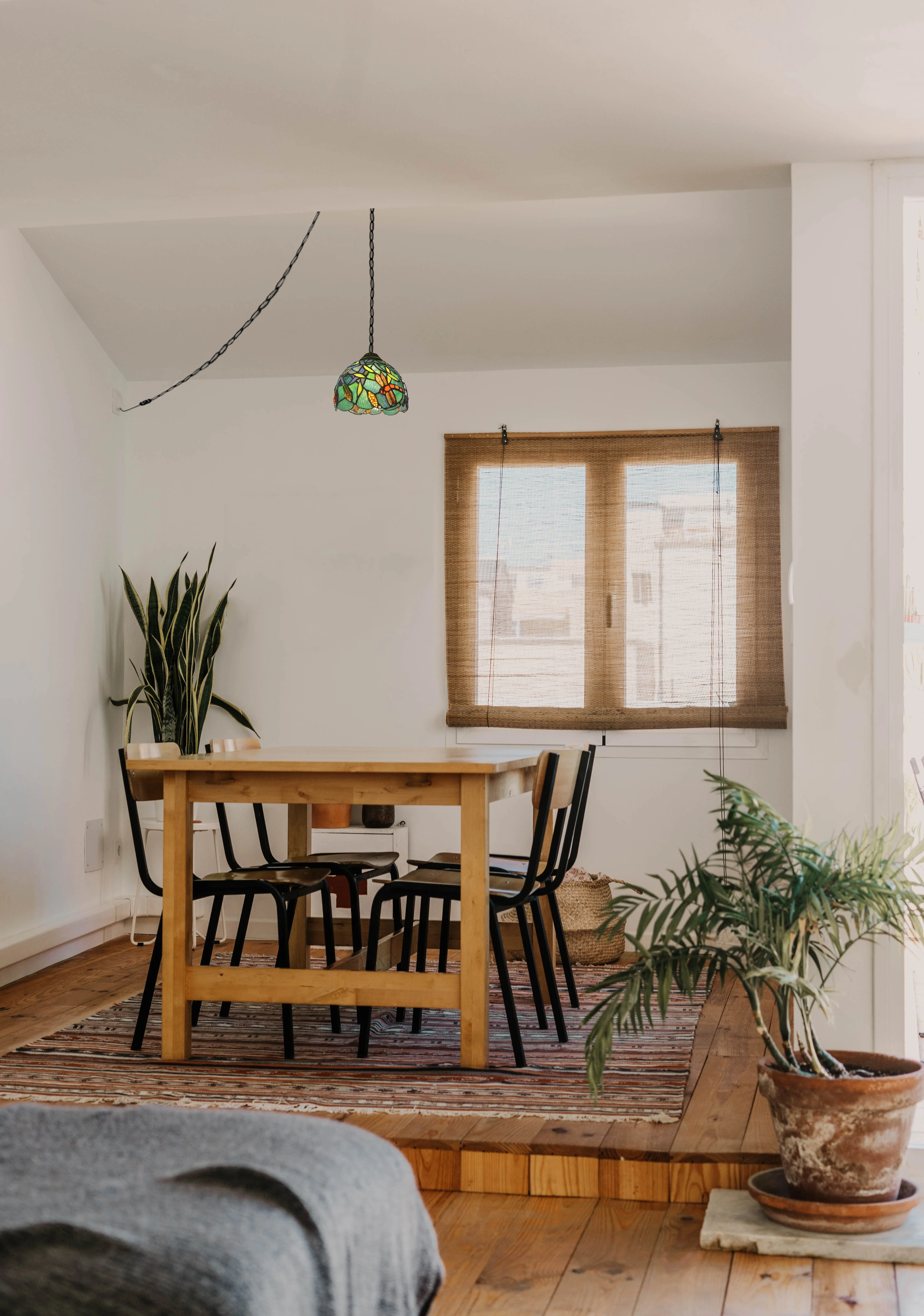 Kiven Plug in Pendant Light,E26 Socket Tiffany Style Hanging Light Fixture with 13ft Iron Chain, Dimmable,1-light