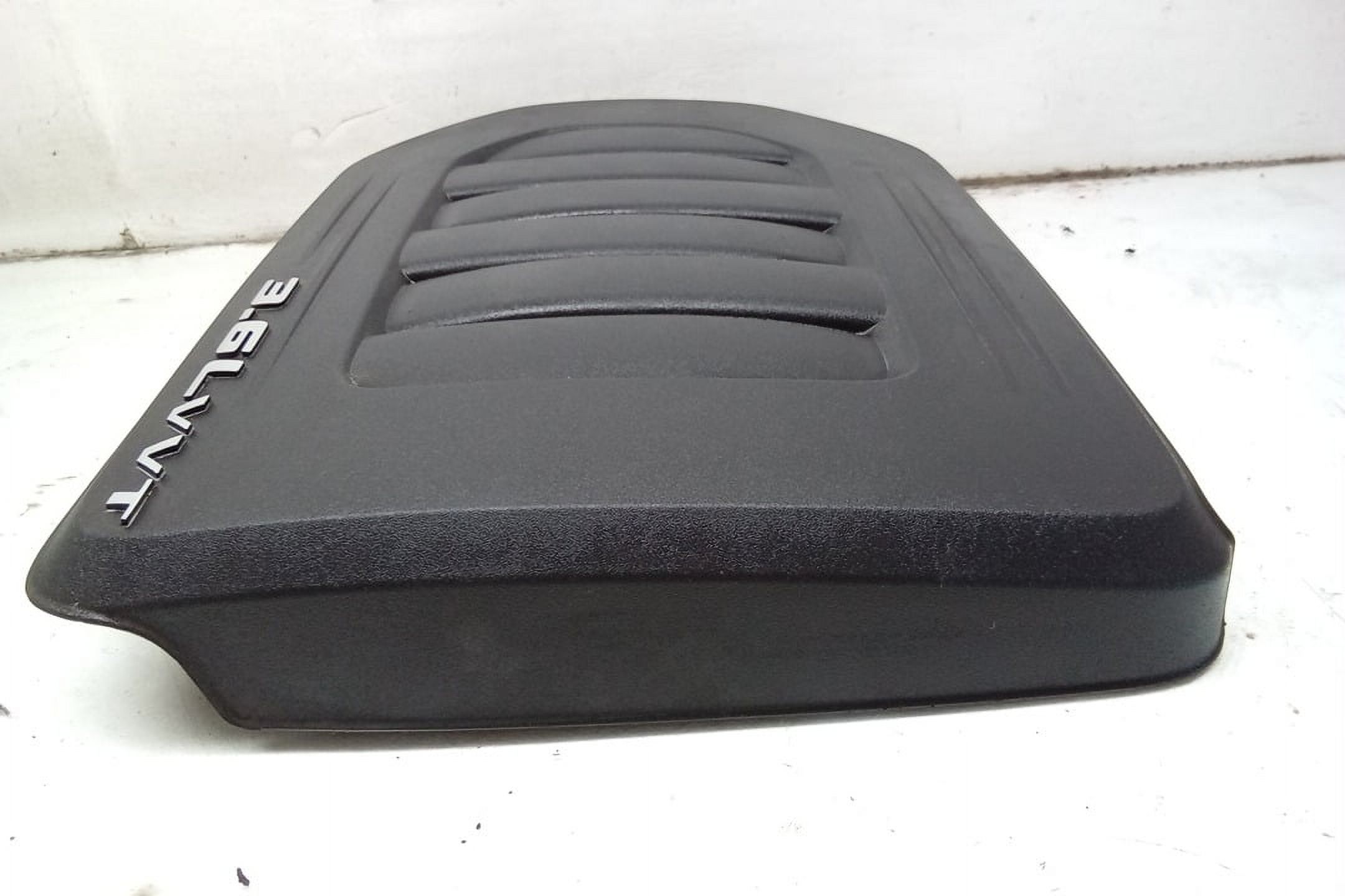 Pre-Owned 18 2018 Dodge Caravan Engine Cover 3.6L OEM (Good)