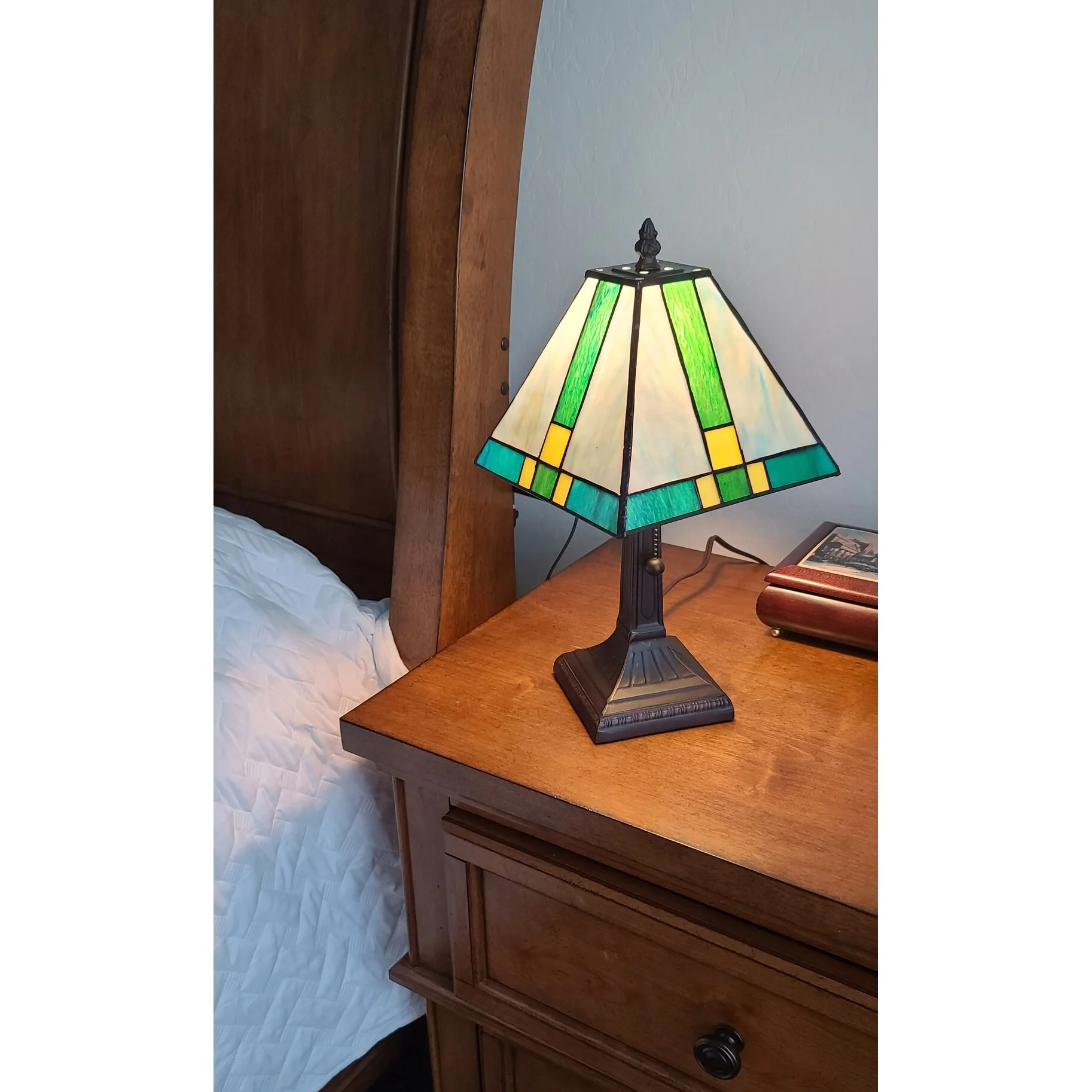 Gracewood Hollow  Okja 14.5-inch Tiffany-style Banker Lamp with Blue/Green/Yellow Stained Glass