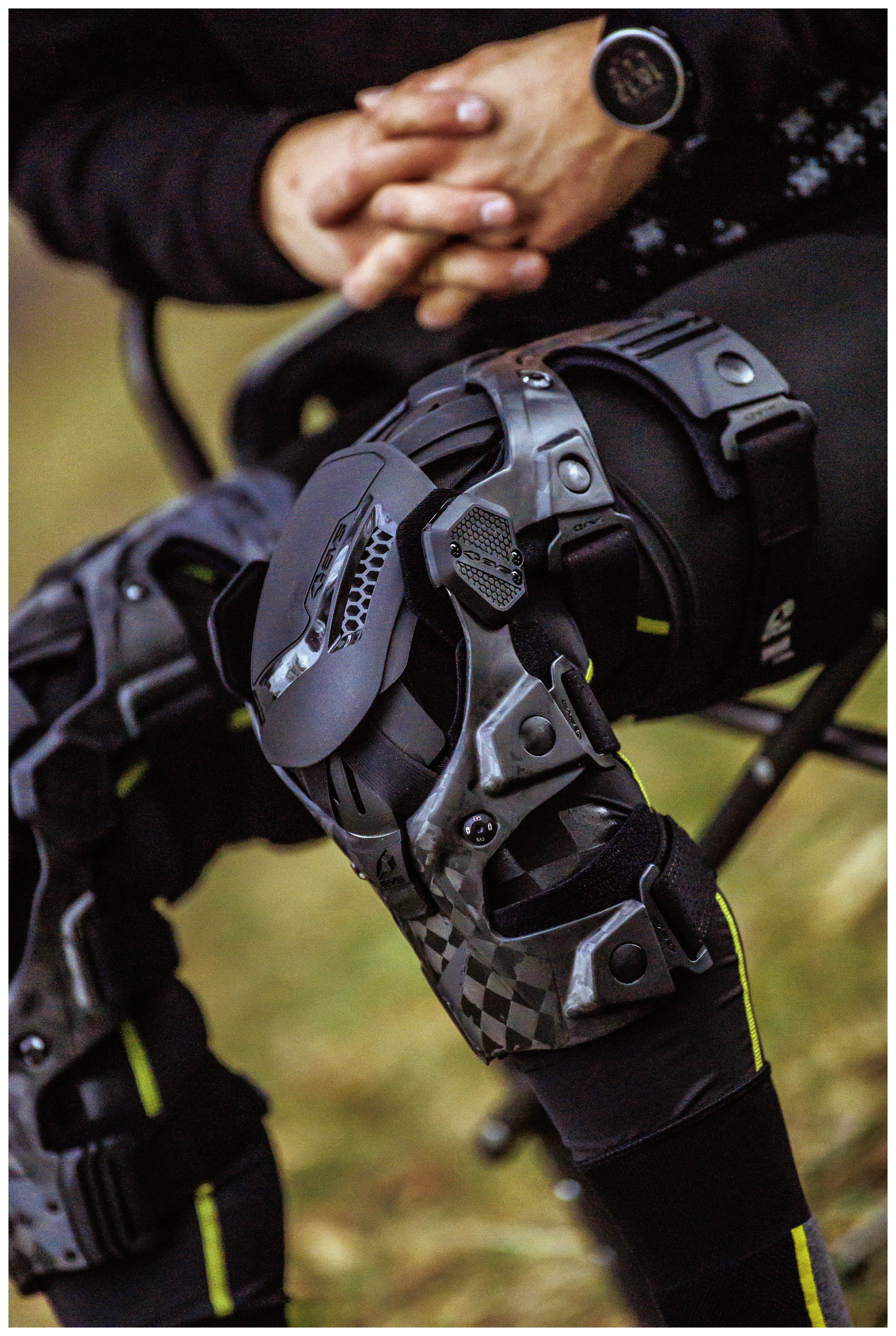 FortNine EVS Web Eclipse Knee Braces